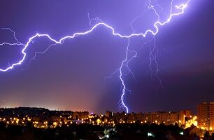 تصاویر آخرالزمانی از رعد و برق مهیب در غرب تهران + فیلم