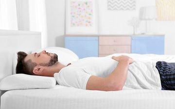 از فواید باور نکردنی به پشت خوابیدن خبر دارید؟


