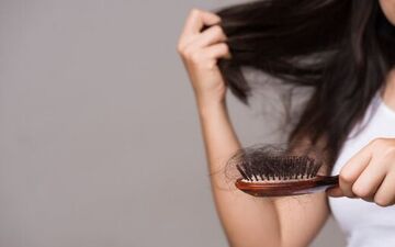 دلایل ریزش مو در زنان