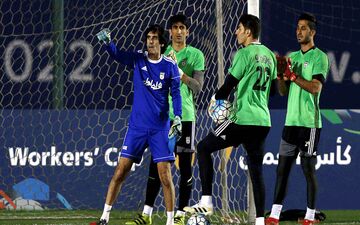مشت های گره کرده مربی تیم ملی از شکست پرسپولیس