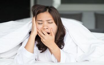 چند راهکار ساده برای خلاص شدن از شر پف صورت

