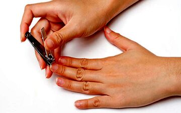 آیا گرفتن ناخن در شب‌ خطرناک است؟