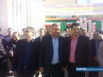 گزارش تصویری از حضور وزیر صمت در محل جمع آوری کمک های مردمی به سیل زدگان