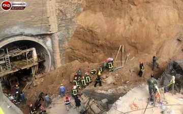اعزام سگ‌های زنده یاب به محل حادثه ریزش دیواره کارگاه مترو