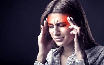 راهکارهای مدیریت و کاهش درد میگرن در محیط کار