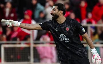 اعتراض شدید هواداران پرسپولیس: بیرانوند خطا کرد؛ پنالتی باید تکرار می‌شد 