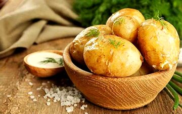 آیا سیب زمینی‌های سبز و جوانه‌زده خطرناک هستند؟