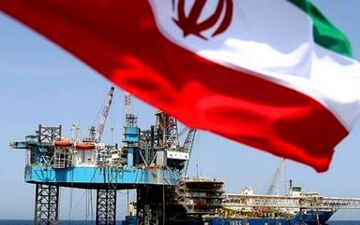 ۲ گزینه پیش روی خریداران نفت ایران پس از پایان مهلت معافیت‌ها /احتمال گران شدن قیمت نفت بیشتر شد /ایران برای حفظ سهم خود از بازار، نفت خود را با تخفیف می فروشد