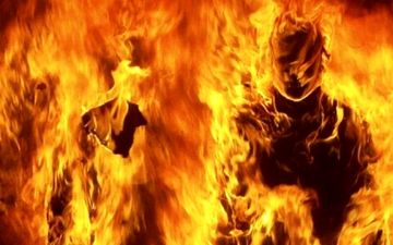 اقدام وحشتناک عمه بی رحم؛ آتش زدن برادرزاده