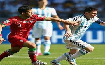 احسان حاج صفی بازیکن در چند پست