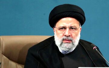 طعنه مهاجری به رئیسی: روی دولت قبل را سفید کردید| هنوز وقتش نرسیده ۲-۳ برگ از برنامه ۷۰۰۰صفحه‌ای‌تان را رونمایی کنید؟

