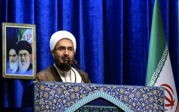 حاج‌علی‌اکبری در نماز جمعه تهران:  نگذاریم مرفهان بی‌درد به دستگاه‌ها نفوذ کنند