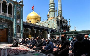 نماز ظهر عاشورا در حرم حضرت معصومه(س) اقامه شد
