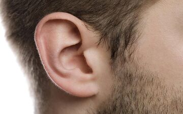 چین و چروک‌های لاله گوش نشانه چیست؟