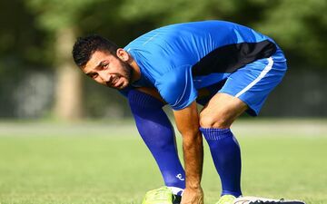 جلسه ای سرنوشت ساز در باشگاه استقلال ؛ این ستاره را استقلالی بدانیم یا نه؟!