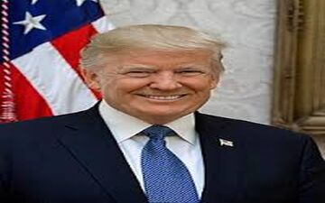 نگاه و لبخند عاشقانه ترامپ به همسرش ملانیا