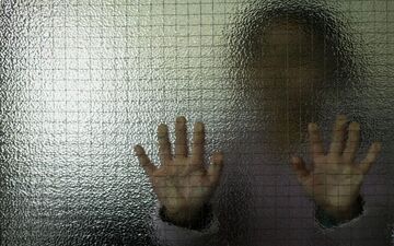 سایه شوم تعرض بر دوستی؛ شکایت جوان معلول از دوستش
