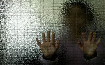 سایه شوم تعرض بر دوستی؛ شکایت جوان معلول از دوستش
