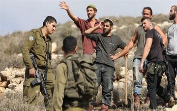 شهرک‌نشین صهیونیست توسط جوان فلسطینی در الخلیل خلع سلاح شد