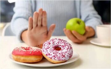 خوراکی‌هایی که فشار خون را بالا می‌برند: مراقب این غذاها باشید!