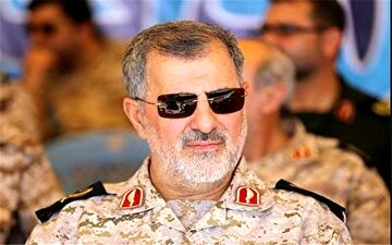 شلیک ۴۰۰ گلوله با تیربار گرینوف توسط فرمانده نیروی زمینی سپاه 