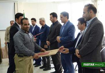 تجلیل از کارگران خدماتی و کارکنان فضای سبز شهرداری در فرهنگسرای گل‌نرگس