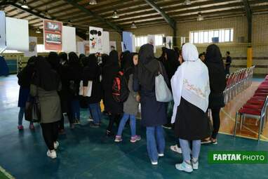 برپایی نمایشگاه گروهی پوستر هنرمندان کرمانشاهی به مناسبت روز جهانی گرافیک در دانشکده فنی‌وحرفه‌ای دختران