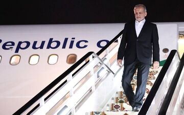 پزشکیان از اجلاس اکو در آذربایجان به تهران بازگشت
