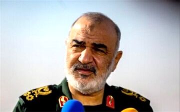بازدید سردار سلامی از مناطق زلزله زده خوی