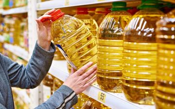 فروش روغن خوراکی در بازار؛ ۲۰ درصد زیر قیمت مصوب