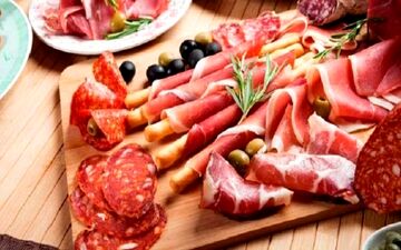 چرا گوشت فرآوری شده برای بدن مضر است؟