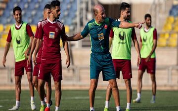 بررسی شرایط بازیکنان پرسپولیس را در فرودگاه توسط کالدرون
