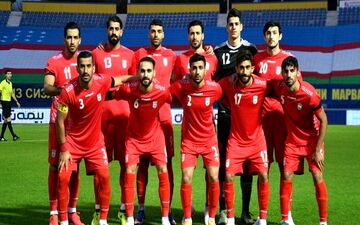 تیم ملی با بازوبند مشکی در بازی ایران و ازبکستان 
