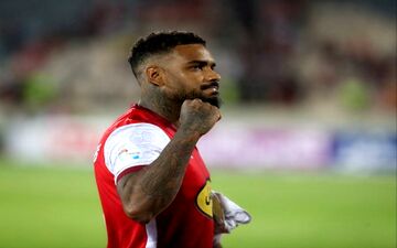 ترفند همسر لوکادیا برای فرار از هواداران پرسپولیس
