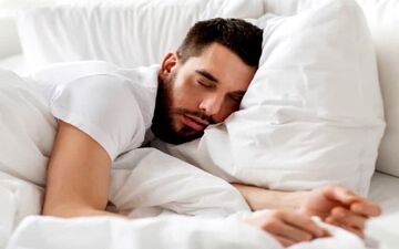 خواب بیش از حد چه خطری برای عملکرد مغز دارد؟