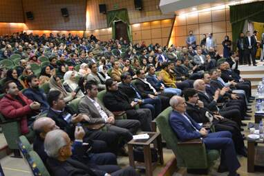 اهدای تندیس مهر حقوق بشر به علی دایی اسوره فوتبال ایران در کرمانشاه