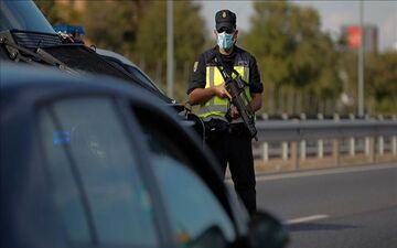  زد و خورد معترضان مخالف اعمال محدودیت‌های کرونا در اسپانیا با پلیس