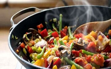 غذاهای تند و گوارش/ چگونه می‌توانند به سلامتی کمک کنند؟