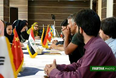 نشست هم‌اندیشی مدیران هتل پارسیان کرمانشاه با فعالان عرصه گردشگری