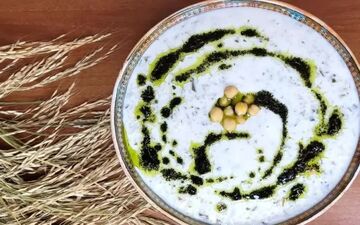 طرز تهیه آش دوغ خانگی؛ مواد لازم و مراحل کلیدی برای یک آش خوشمزه