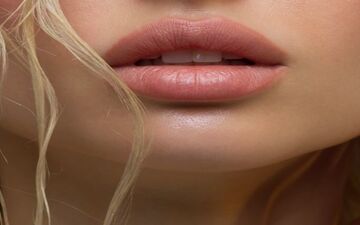  چگونه لب‌های برجسته داشته باشیم؟| راه‌های طبیعی برای افزایش حجم لب‌ها