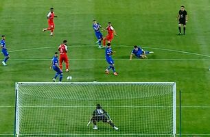 شوت خطرناک علیپور از کنار دروازه استقلال به بیرون رفت + ویدیو