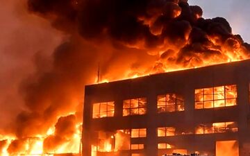 کارخانه موبایل آیفون در آتش سوخت!

