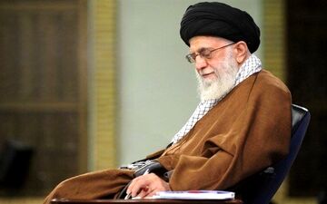  عکسی منتشر نشده از آیت‌الله خامنه‌ای در لباس رزم