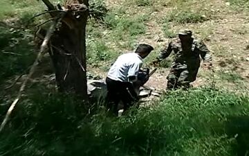 حمله قاچاقچی چوب با اره برقی به یک مامور در زنجان