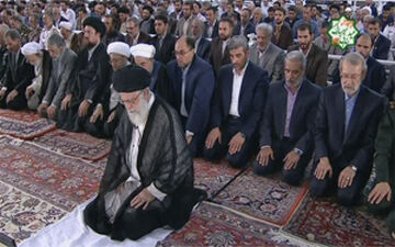 نماز عید فطر به امامت رهبر انقلاب + فیلم