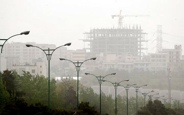 پیش‌بینی هواشناسی: گردوغبار فردا هم میهمان تهران است/وزش باد شدید از عصر شنبه 
