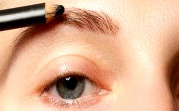 8 ترفند برای پر نشان دادن ابروها به کمک آرایش