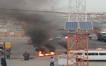 حضور مجدد معترضان در مرکز بغداد/ درگیری‌ها در استان کربلا و بسته شدن ادارات و مسیرها در نجف