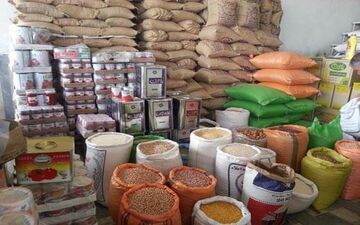 توزیع کالاهای اساسی شب عید به نرخ مصوب